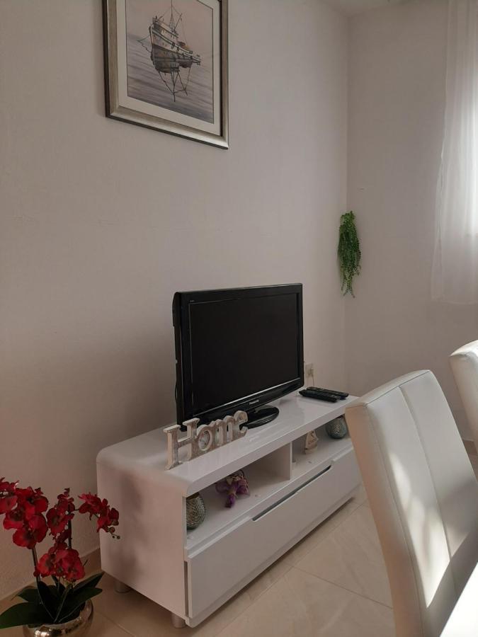 Giovanna - Spacious Lovely Apartment Supetar Bagian luar foto