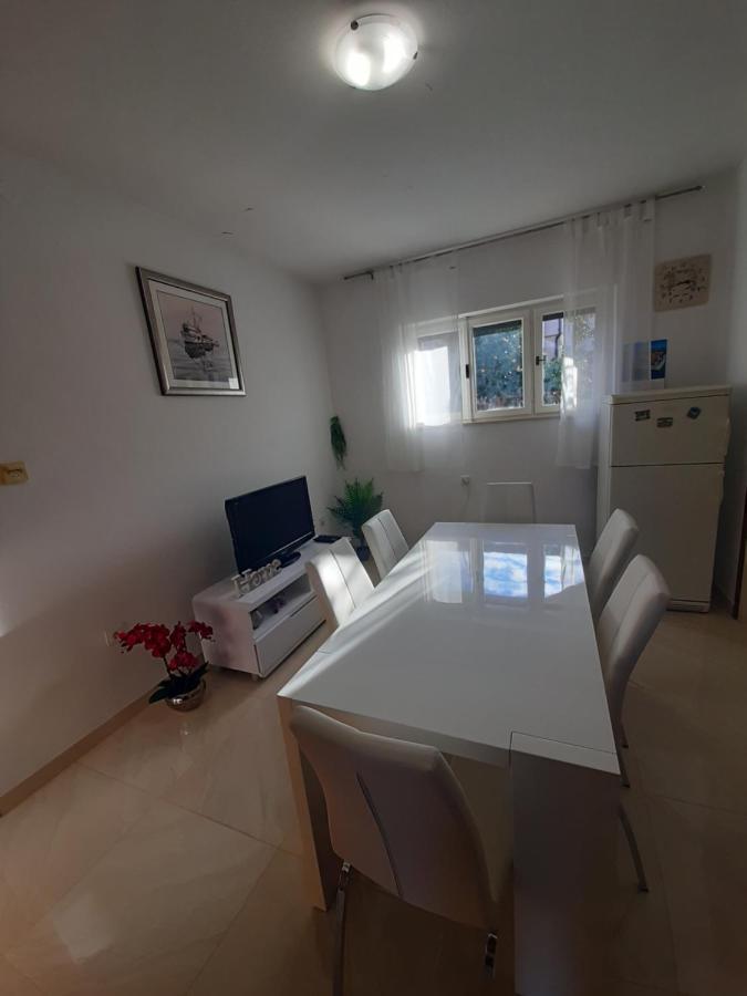 Giovanna - Spacious Lovely Apartment Supetar Bagian luar foto